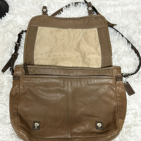 Coach Houston Med Messenger/ computer 
Briefcase Bag-Vintage Leather! MSRP 498 - Picture 9 of 12